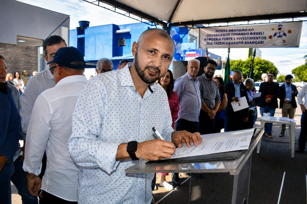 Nilsinho recepciona governador e acompanha entrega de importantes obras em Caarapó Nilsinho recepciona governador e acompanha entrega de importantes obras em Caarapó