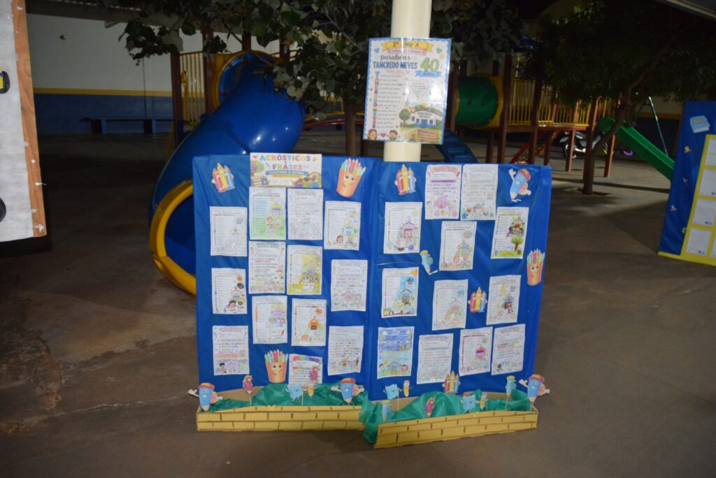 Noite de homenagens marca comemoração dos 40 anos da Escola Municipal de Tempo Integral Tancredo Neves