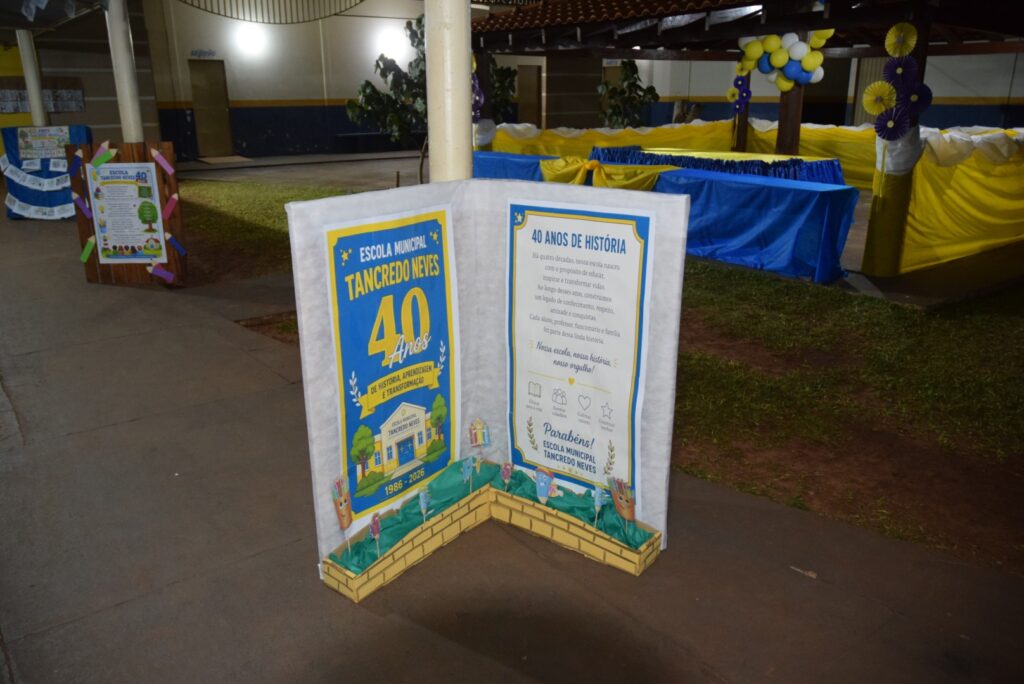 Noite de homenagens marca comemoração dos 40 anos da Escola Municipal de Tempo Integral Tancredo Neves