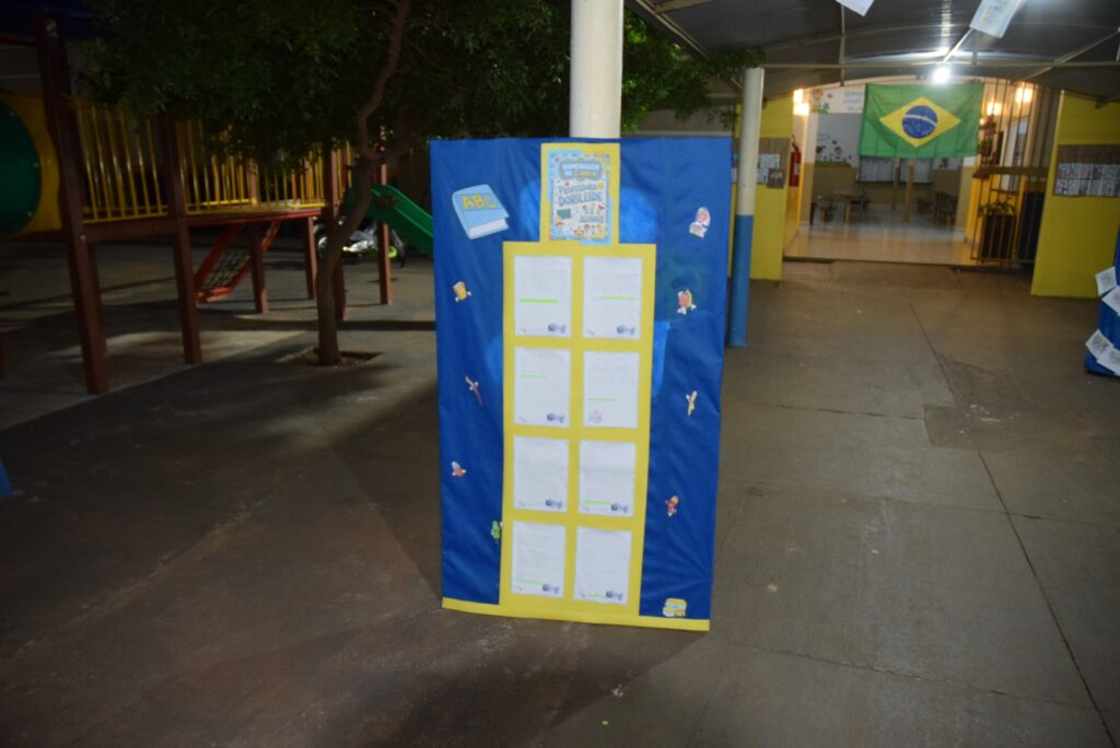 Noite de homenagens marca comemoração dos 40 anos da Escola Municipal de Tempo Integral Tancredo Neves