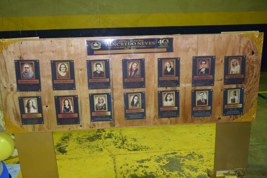 Noite de homenagens marca comemoração dos 40 anos da Escola Municipal de Tempo Integral Tancredo Neves