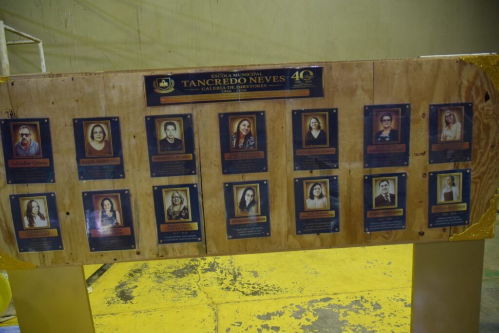 Noite de homenagens marca comemoração dos 40 anos da Escola Municipal de Tempo Integral Tancredo Neves