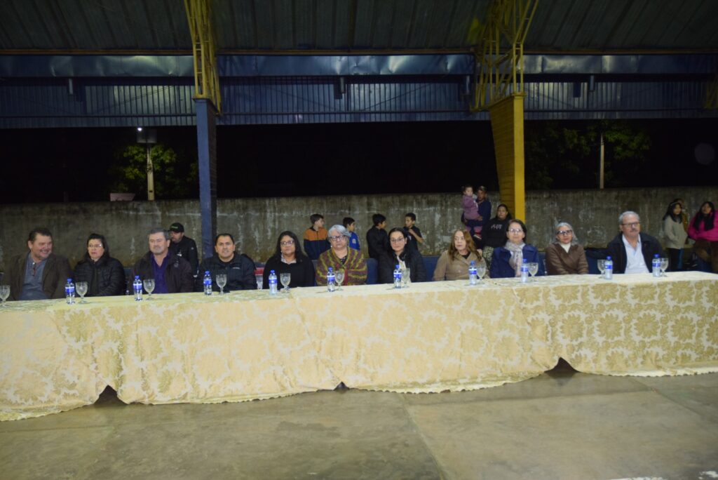 Noite de homenagens marca comemoração dos 40 anos da Escola Municipal de Tempo Integral Tancredo Neves