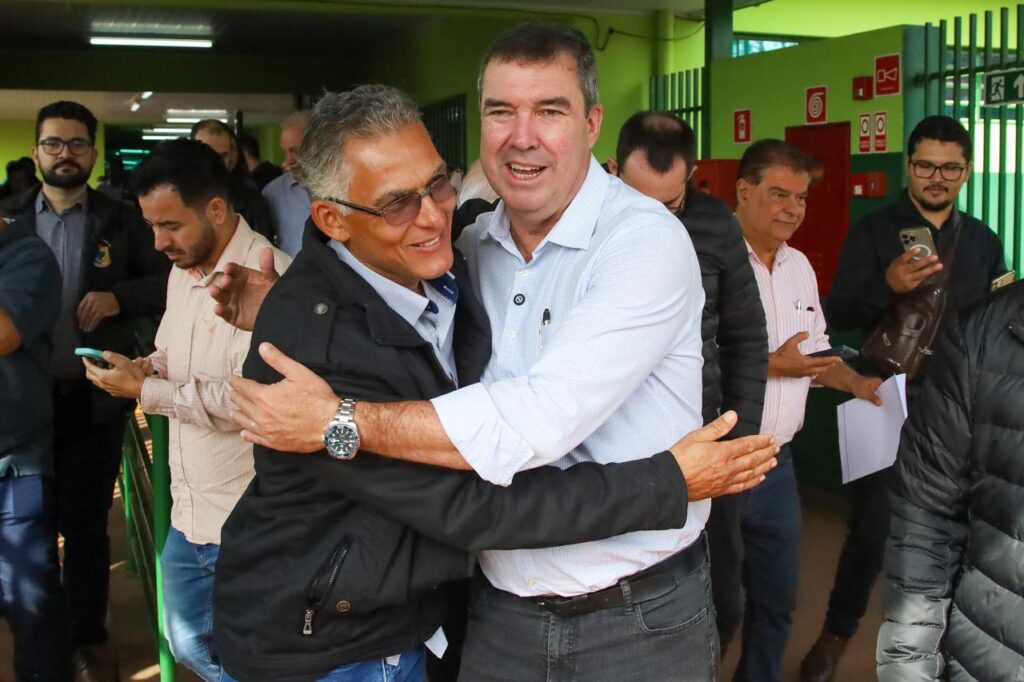Caarapó ganha pacote de obras urbanas, com reforma de hospital e nova rodovia MS-378 Caarapó ganha pacote de obras urbanas, com reforma de hospital e nova rodovia MS-378