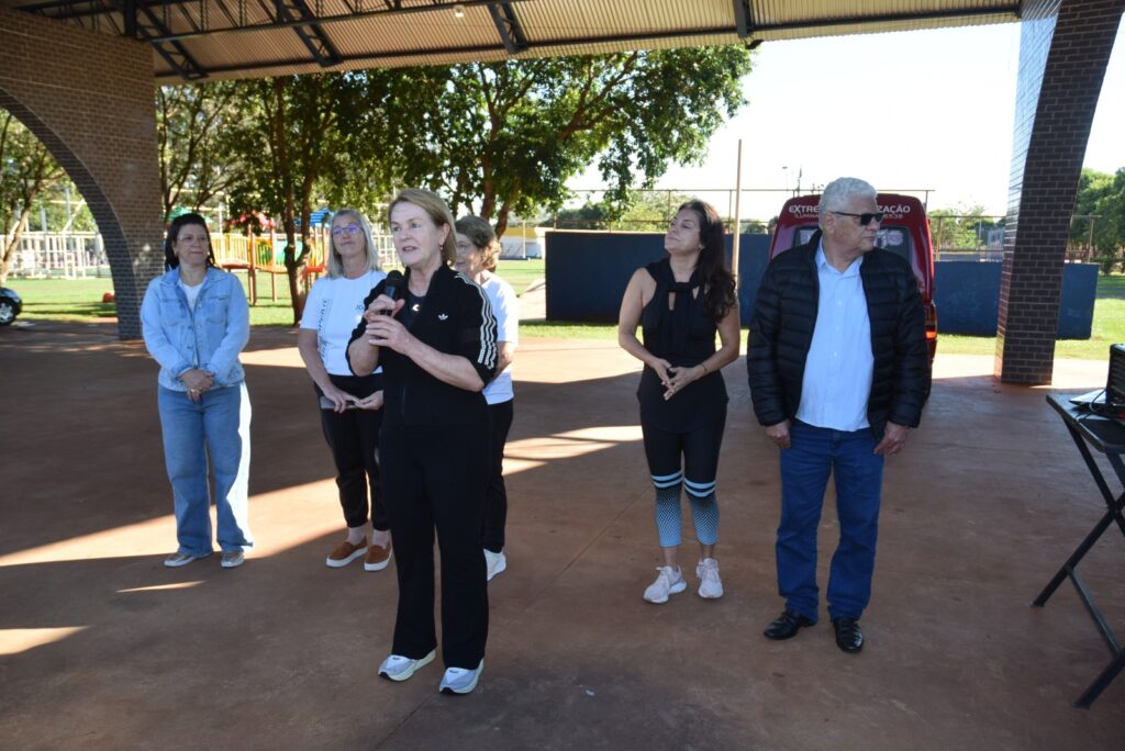 Grupo da Terceira Idade de Iguatemi participa de caminhada alusiva ao Junho Prata, mês de combate à violência contra a pessoa idosa