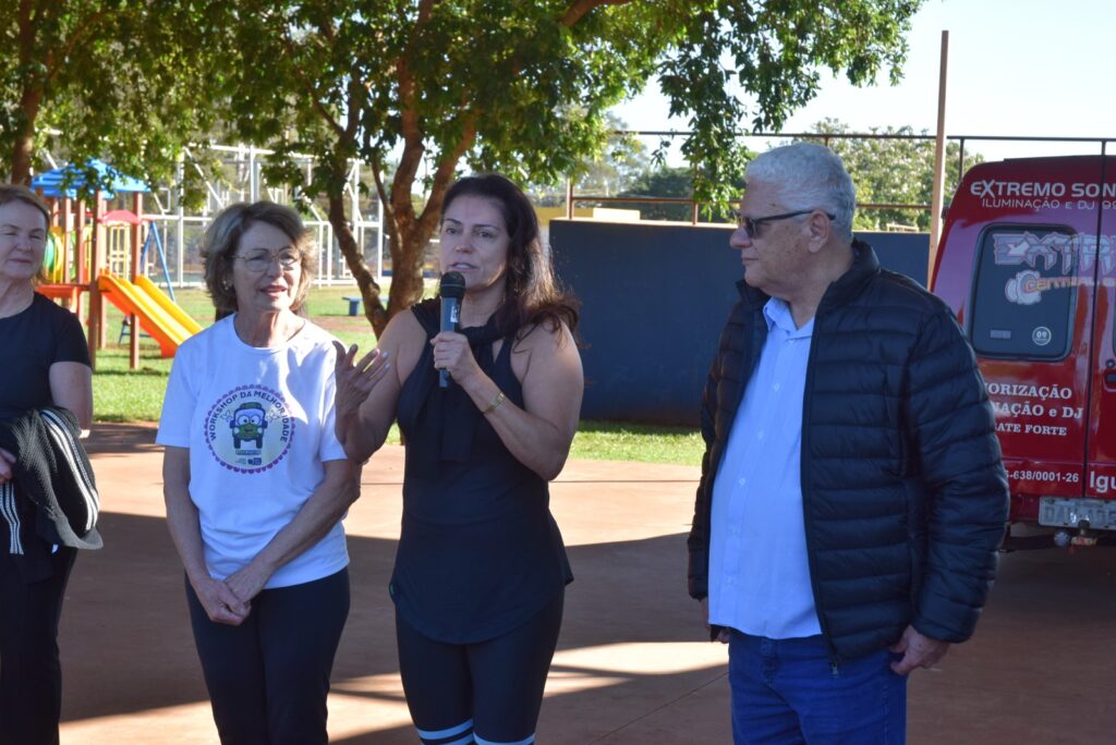 Grupo da Terceira Idade de Iguatemi participa de caminhada alusiva ao Junho Prata, mês de combate à violência contra a pessoa idosa