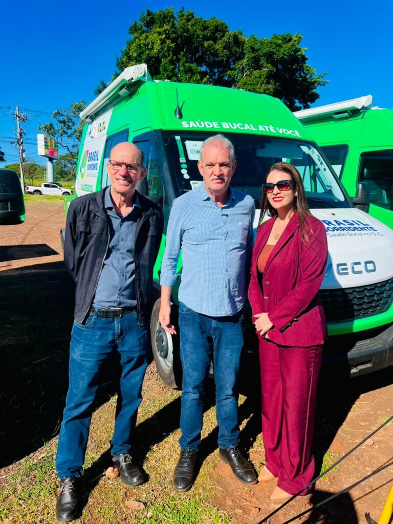 Prefeito de Amambai participa da entrega de Unidade Odontológica Móvel e equipamentos para UBS em Campo Grande Prefeito de Amambai participa da entrega de Unidade Odontológica Móvel e equipamentos para UBS em Campo Grande