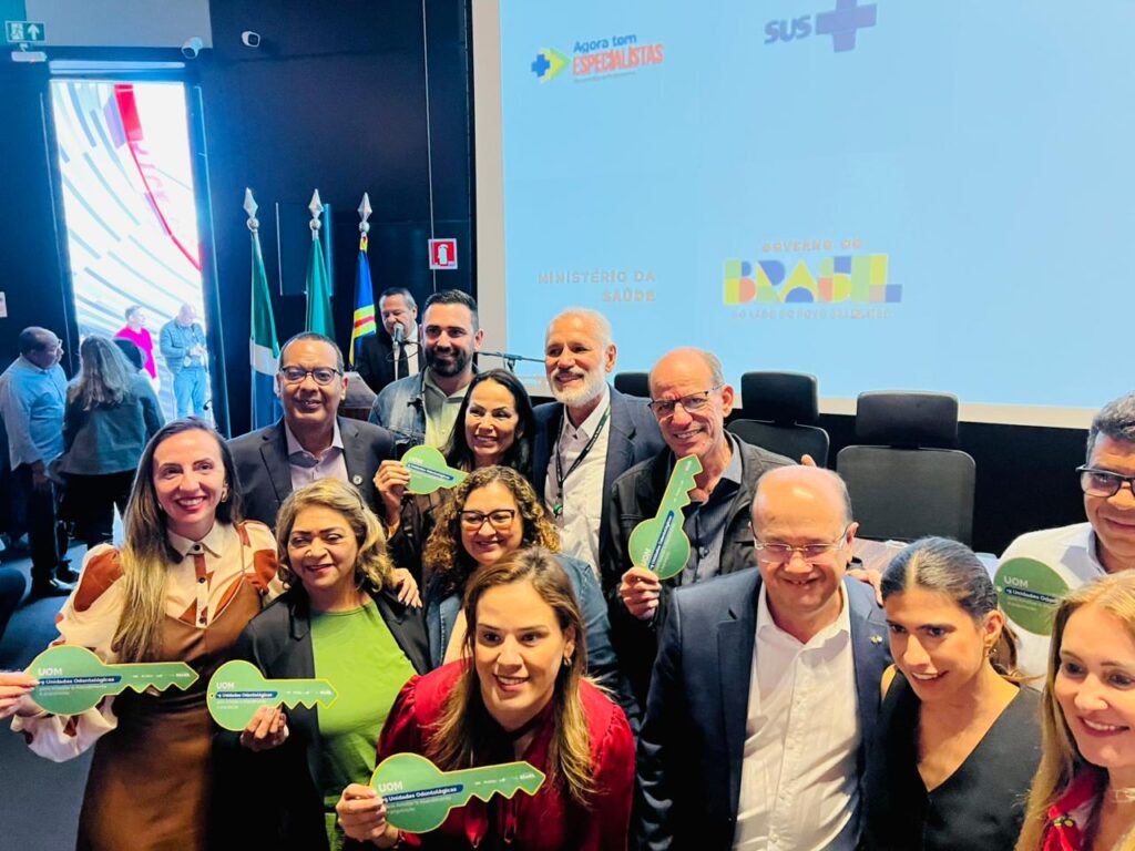 Prefeito de Amambai participa da entrega de Unidade Odontológica Móvel e equipamentos para UBS em Campo Grande Prefeito de Amambai participa da entrega de Unidade Odontológica Móvel e equipamentos para UBS em Campo Grande