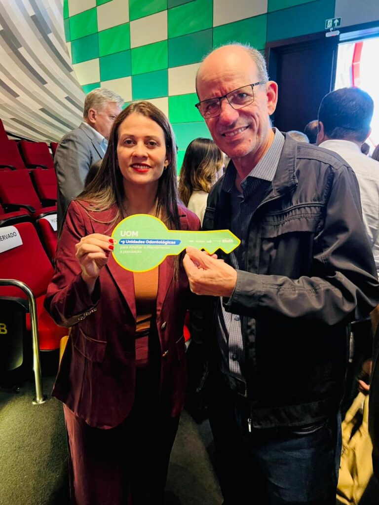 Prefeito de Amambai participa da entrega de Unidade Odontológica Móvel e equipamentos para UBS em Campo Grande Prefeito de Amambai participa da entrega de Unidade Odontológica Móvel e equipamentos para UBS em Campo Grande
