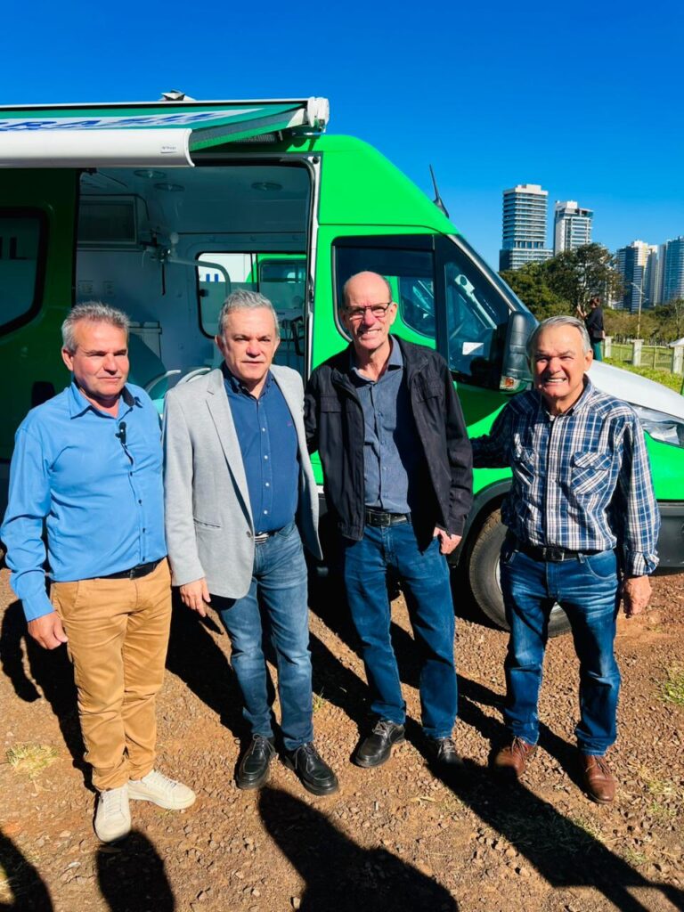 Prefeito de Amambai participa da entrega de Unidade Odontológica Móvel e equipamentos para UBS em Campo Grande Prefeito de Amambai participa da entrega de Unidade Odontológica Móvel e equipamentos para UBS em Campo Grande
