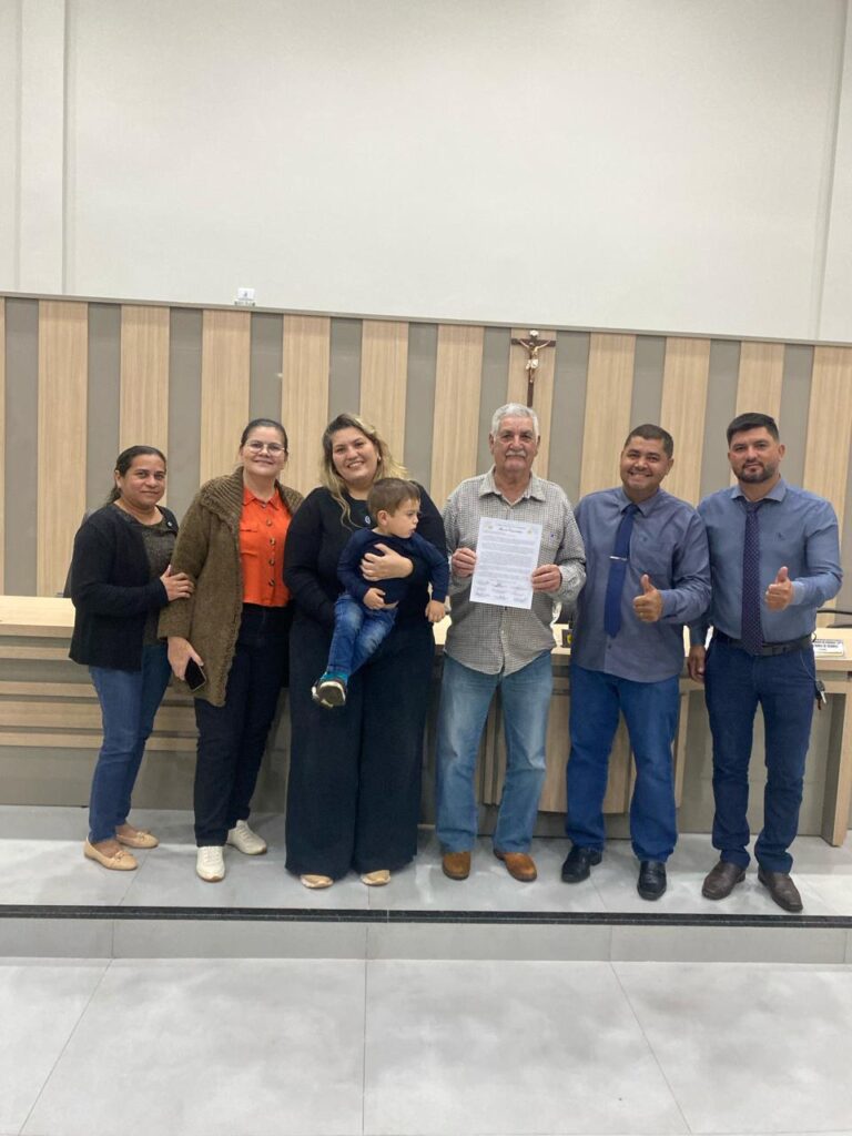 Câmara de Paranhos homenageia servidor com 30 anos de dedicação ao município