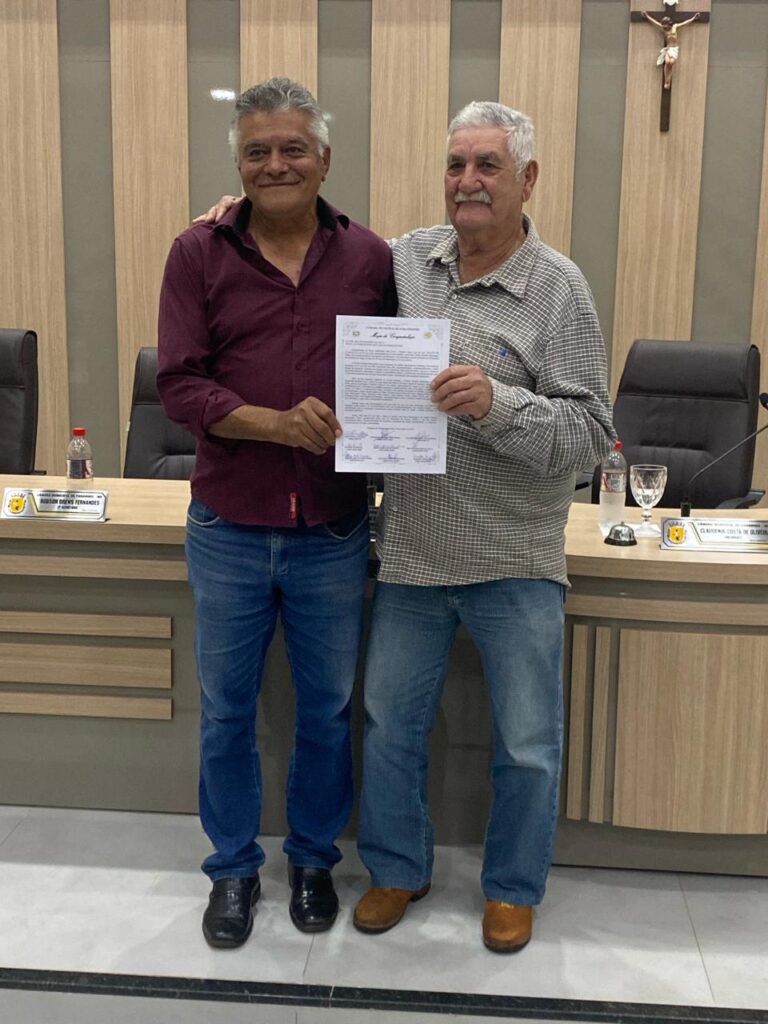 Câmara de Paranhos homenageia servidor com 30 anos de dedicação ao município