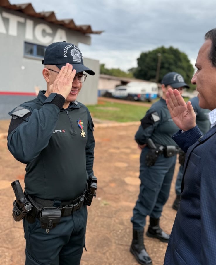 4º BPM realiza solenidade de entrega da medalha de tempo de serviço a policiais militares em Ponta Porã 4º BPM realiza solenidade de entrega da medalha de tempo de serviço a policiais militares em Ponta Porã