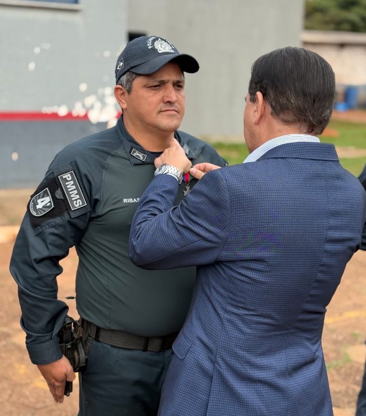 4º BPM realiza solenidade de entrega da medalha de tempo de serviço a policiais militares em Ponta Porã 4º BPM realiza solenidade de entrega da medalha de tempo de serviço a policiais militares em Ponta Porã