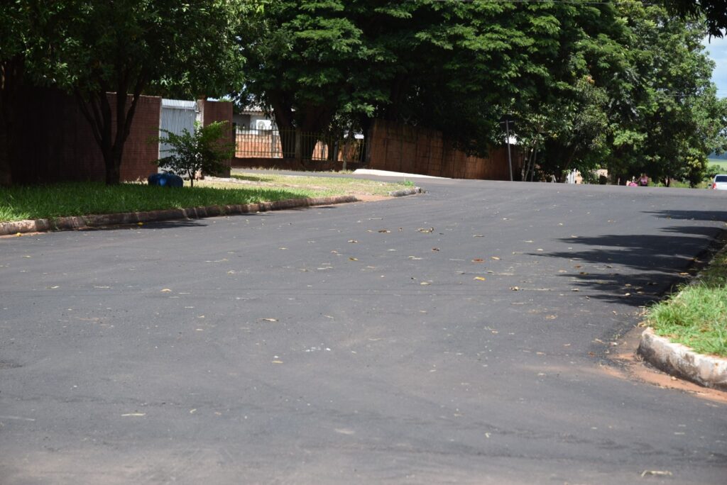 Iguatemi é um verdadeiro canteiro de obras, com rede de drenagem, recapeamento e pavimentação asfáltica no perímetro urbano Iguatemi é um verdadeiro canteiro de obras, com rede de drenagem, recapeamento e pavimentação asfáltica no perímetro urbano