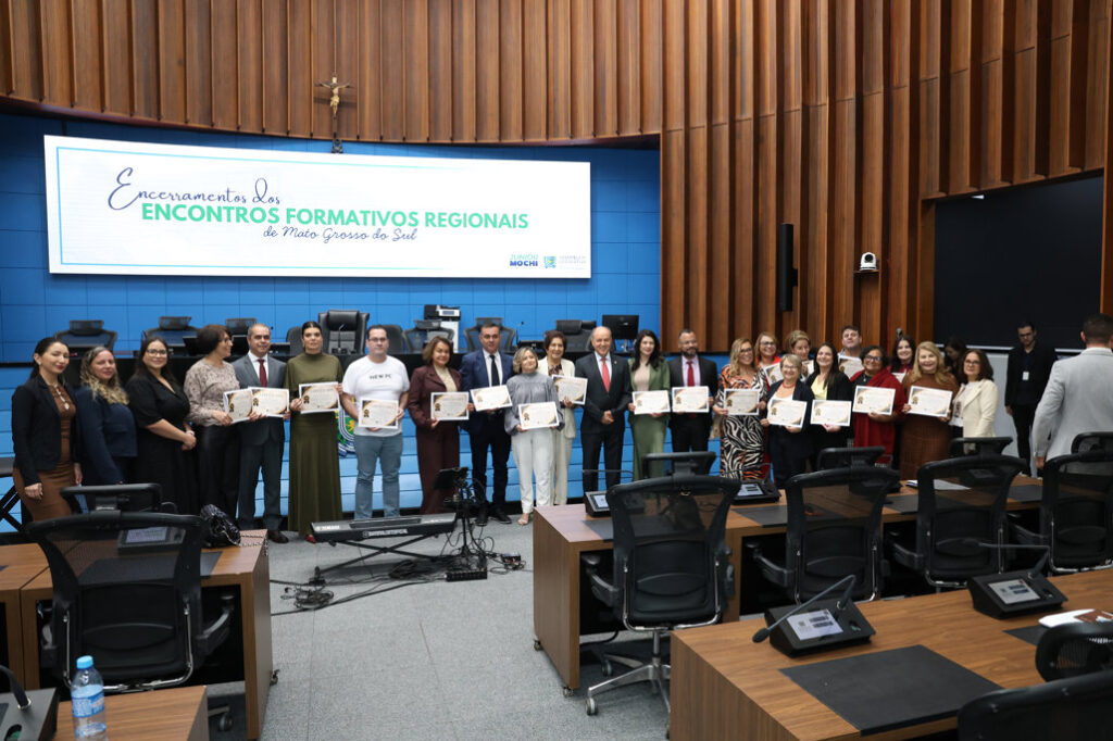 Profissionais da Educação de Amambai participam do encerramento dos Encontros Regionais Formativos na ALEMS Profissionais da Educação de Amambai participam do encerramento dos Encontros Regionais Formativos na ALEMS