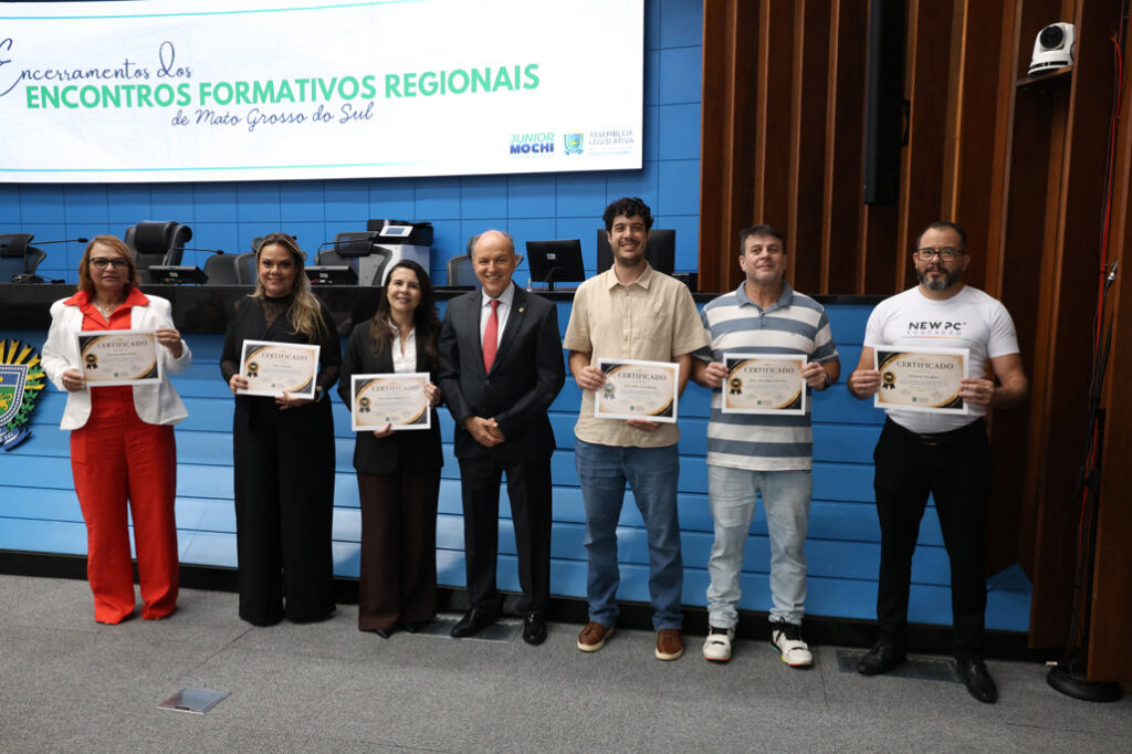 Profissionais da Educação de Amambai participam do encerramento dos Encontros Regionais Formativos na ALEMS Profissionais da Educação de Amambai participam do encerramento dos Encontros Regionais Formativos na ALEMS