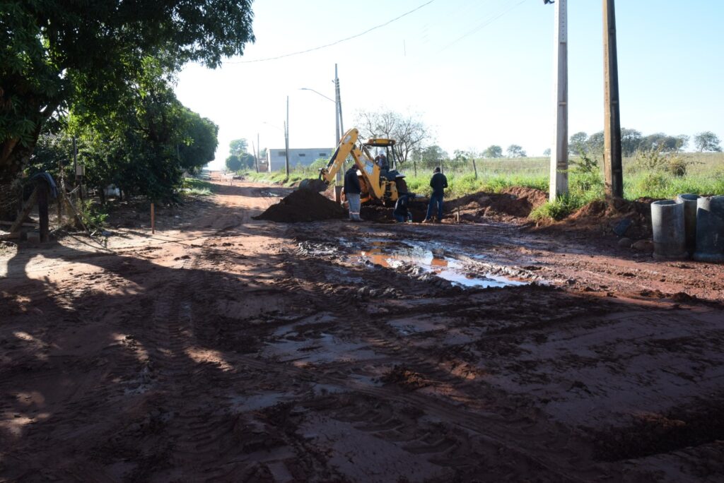 Iguatemi: Obras de drenagem nos bairros Vila Nova e Vila Nova Esperança são retomadas após período de fortes chuvas