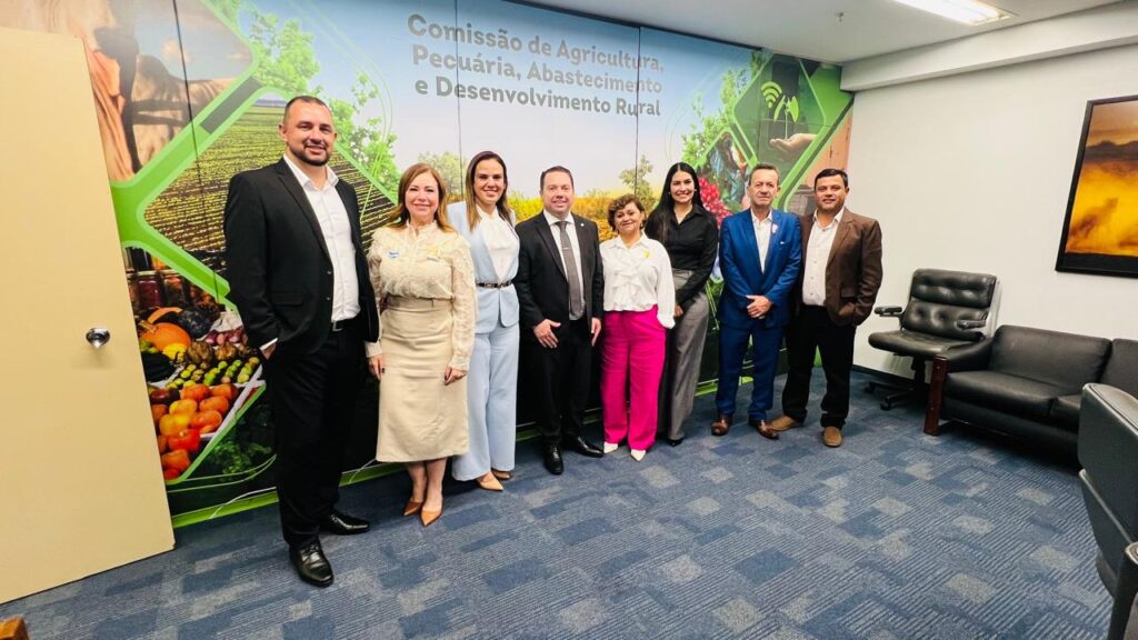 Pedido por tratores foi firmado em Brasília em agosto de 2025 e agora se concretiza em Coronel Sapucaia Pedido por tratores foi firmado em Brasília em agosto de 2025 e agora se concretiza em Coronel Sapucaia
