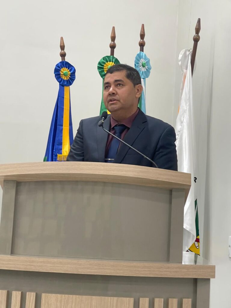 Câmara de Paranhos homenageia alunos e educadores da Escola Santiago Benites por conquistas em concursos de redação Câmara de Paranhos homenageia alunos e educadores da Escola Santiago Benites por conquistas em concursos de redação