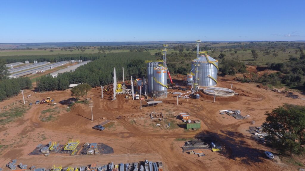 Prefeito Lídio Ledesma visita instalações da Cooperschutz, empresa que reforçará o agronegócio de Iguatemi e região