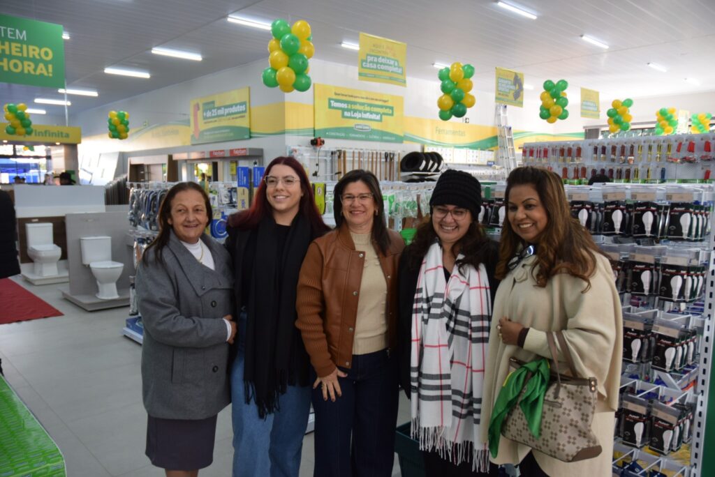 Prefeito Dr. Lídio e autoridades prestigiam a inauguração da filial das Lojas Quero-Quero S.A. em Iguatemi