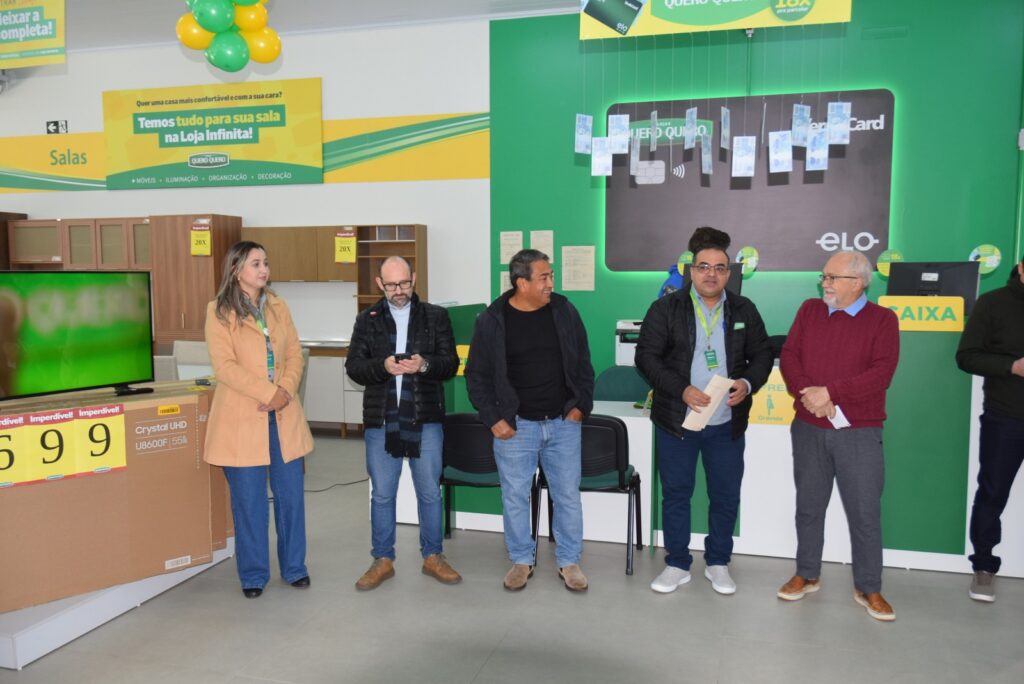 Prefeito Dr. Lídio e autoridades prestigiam a inauguração da filial das Lojas Quero-Quero S.A. em Iguatemi