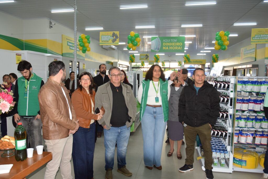 Prefeito Dr. Lídio e autoridades prestigiam a inauguração da filial das Lojas Quero-Quero S.A. em Iguatemi