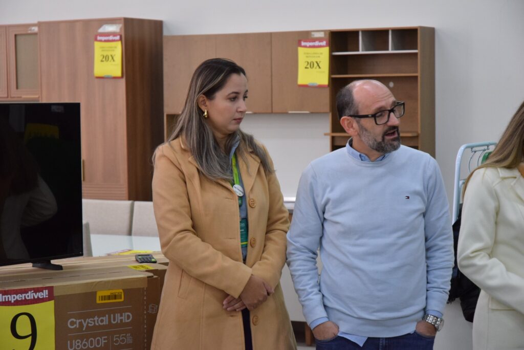 Prefeito Dr. Lídio e autoridades prestigiam a inauguração da filial das Lojas Quero-Quero S.A. em Iguatemi