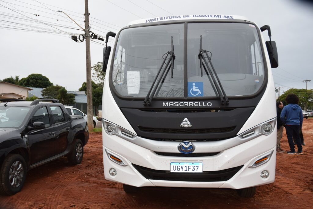Prefeitura de Iguatemi adquire ônibus com recursos próprios