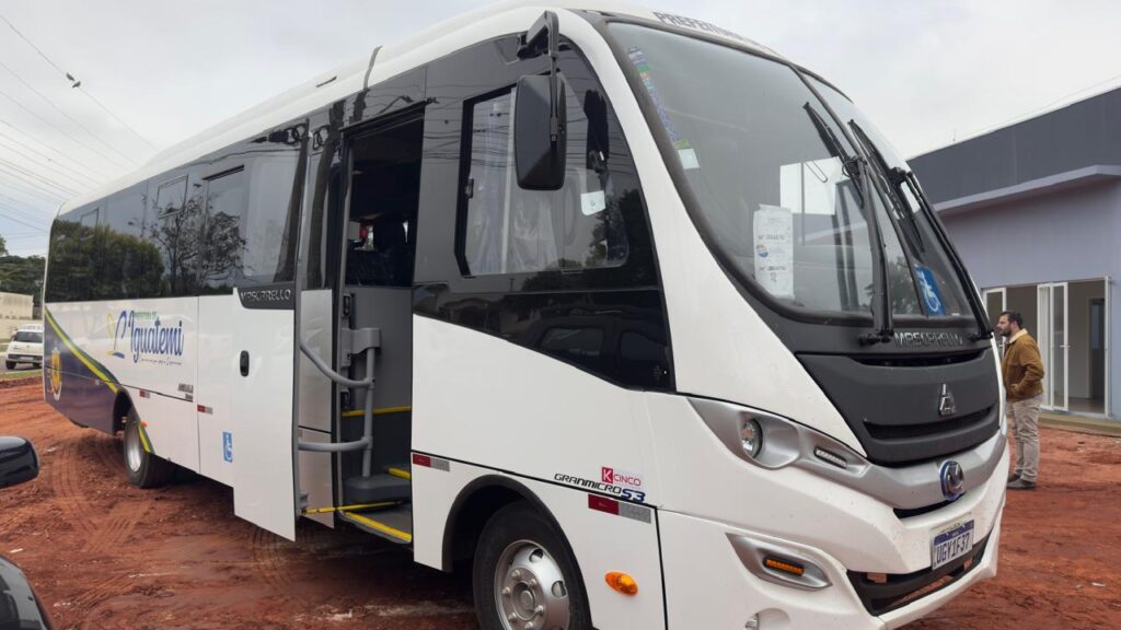Prefeitura de Iguatemi adquire ônibus com recursos próprios