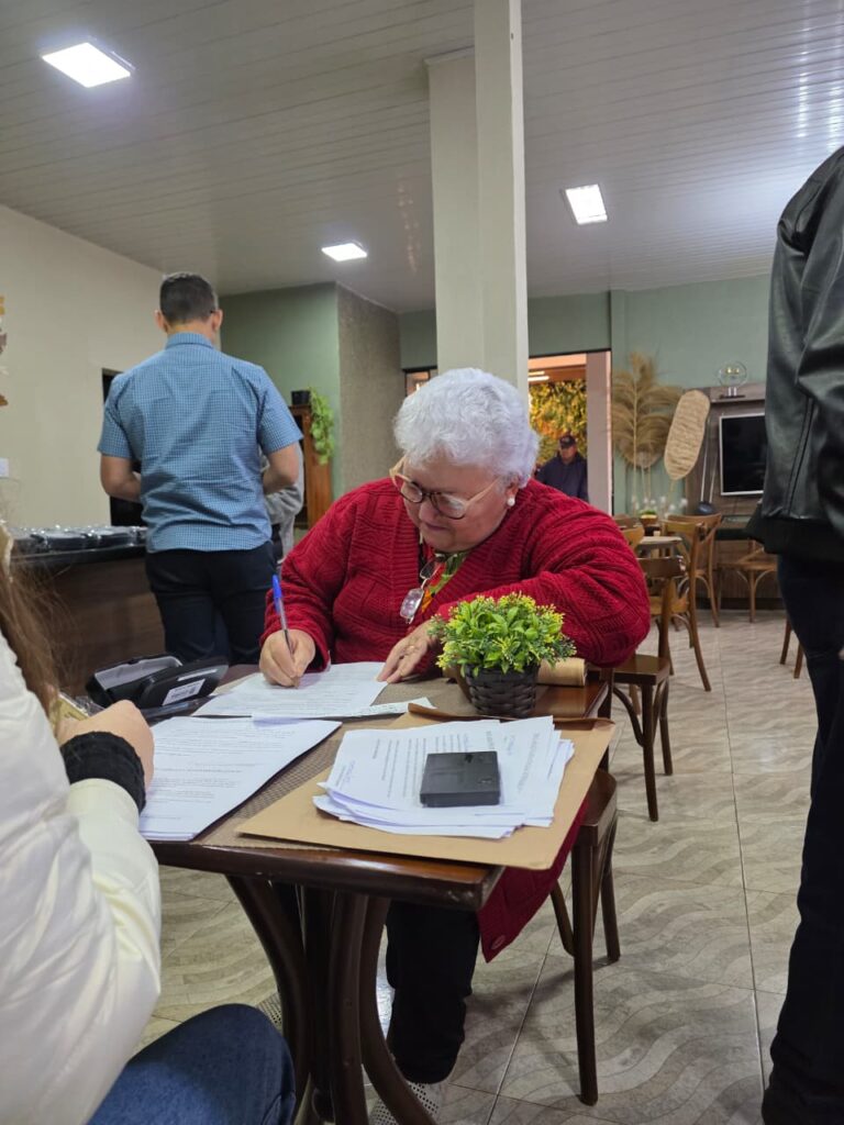 Prefeitura de Amambai realiza entrega de 138 óculos de grau e reforça compromisso com a saúde visual