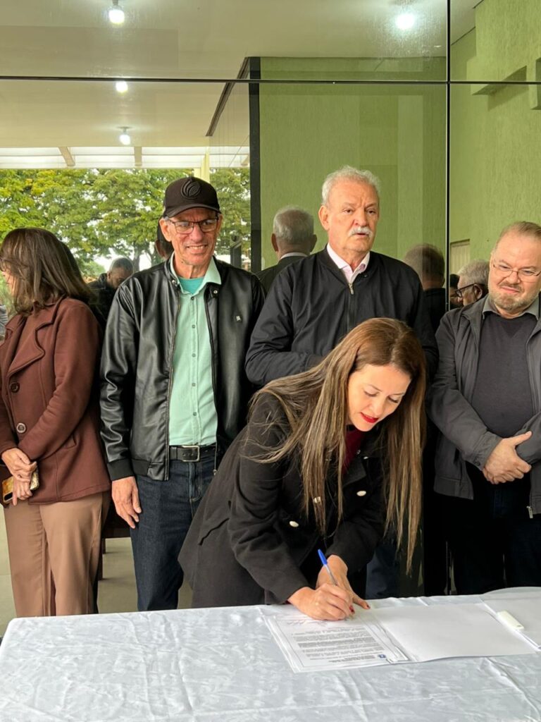 Assinatura de convênio fortalecerá estrutura do Hospital Regional de Amambai