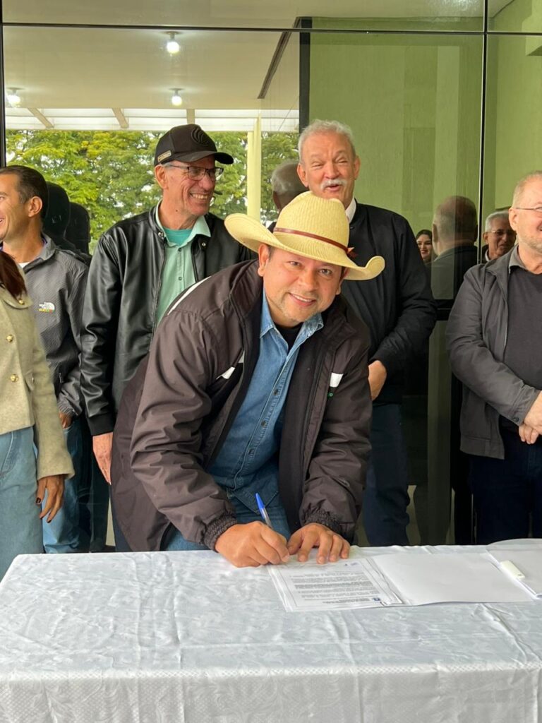 Assinatura de convênio fortalecerá estrutura do Hospital Regional de Amambai