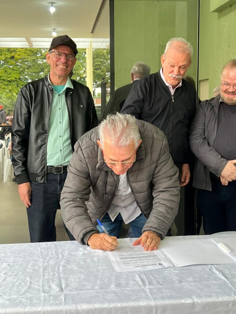 Assinatura de convênio fortalecerá estrutura do Hospital Regional de Amambai
