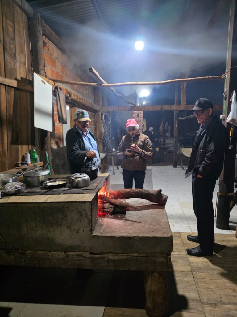 Visita do prefeito Sergio Barbosa destaca tradição da produção artesanal no campo em Amambai Visita do prefeito Sergio Barbosa destaca tradição da produção artesanal no campo em Amambai
