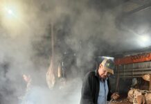 Visita do prefeito Sergio Barbosa destaca tradição da produção artesanal no campo em Amambai