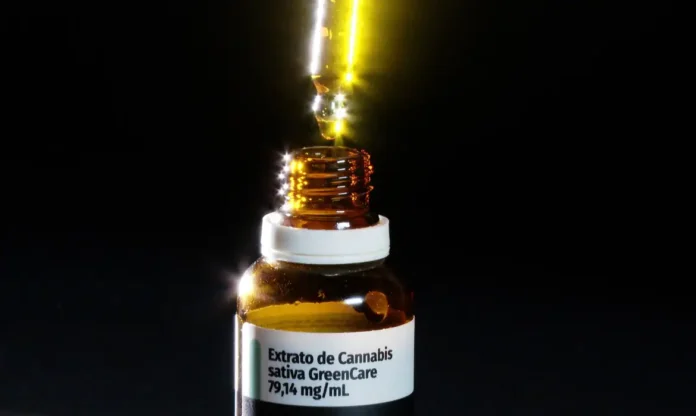 extrato_de_cannabis_e_utilizado_para_dores_fisicas_e_mentais