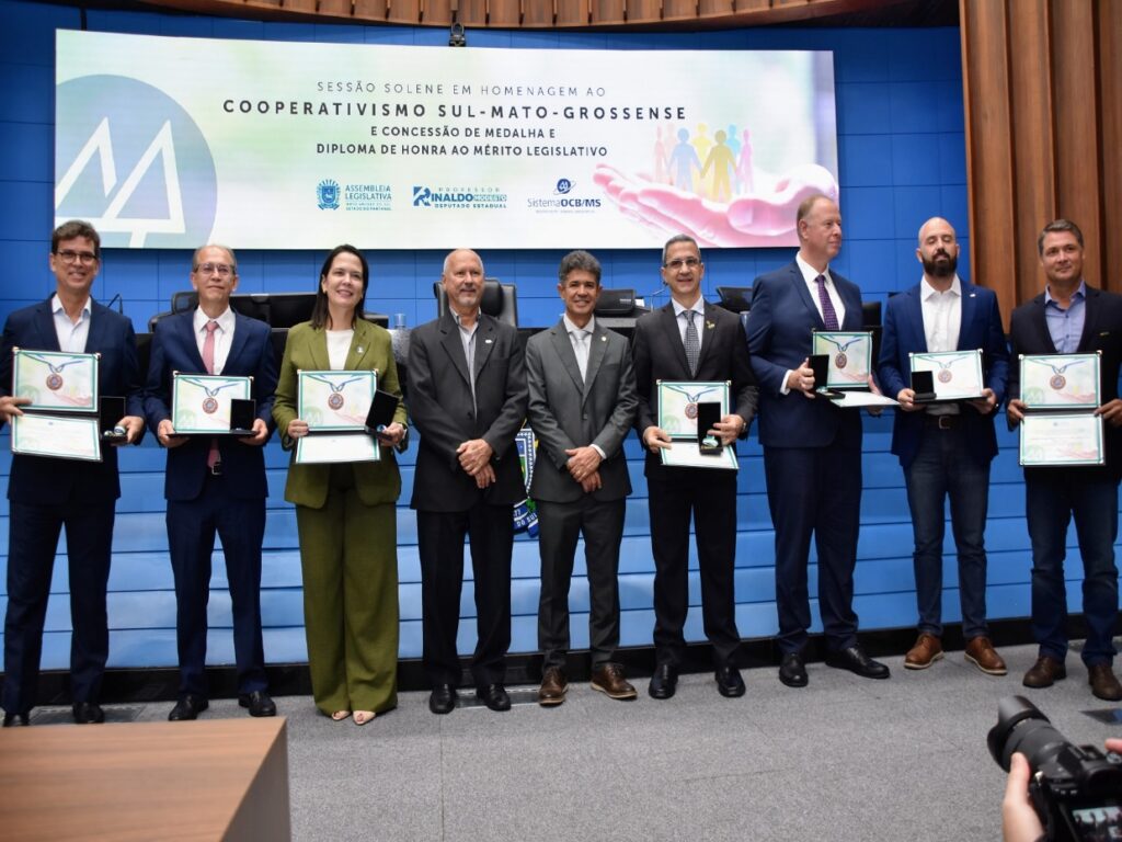 Fiems é homenageada como instituição parceira do cooperativismo em MS
