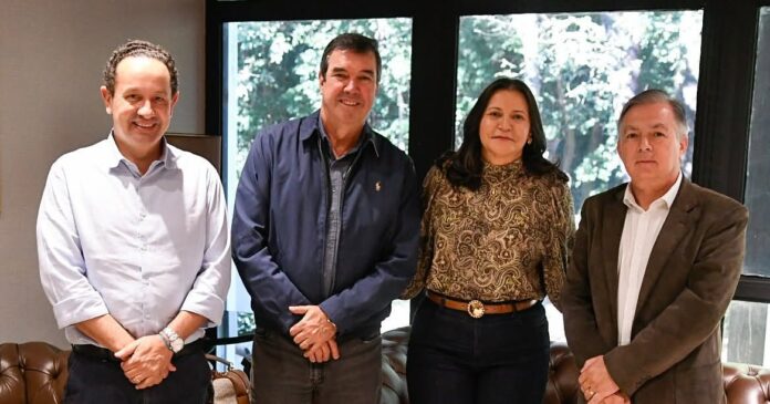 Hoje participei de uma importante reunião com o governador Eduardo Riedel, @eduardoriedel o secr (1)
