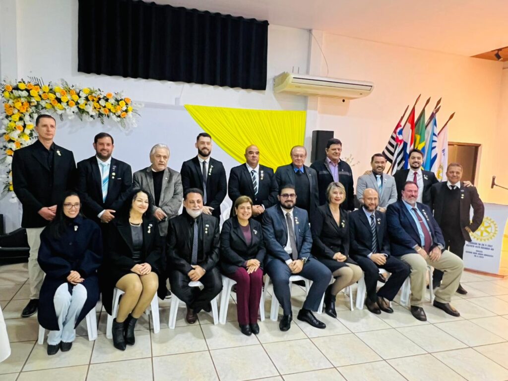 Prefeito Sérgio Barbosa participa da posse da nova diretoria do Rotary Club de Amambai Prefeito Sérgio Barbosa participa da posse da nova diretoria do Rotary Club de Amambai
