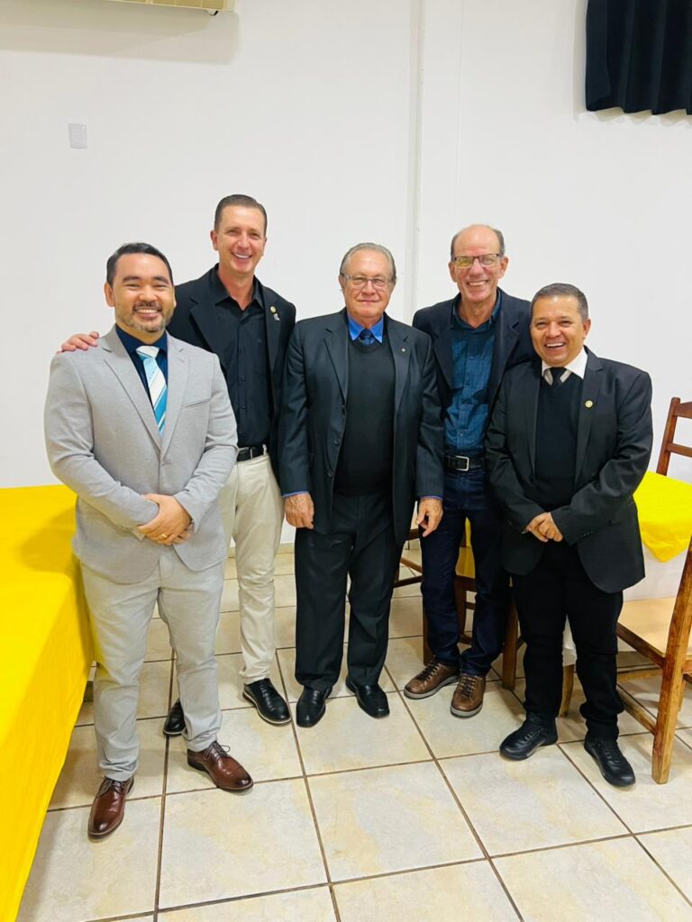 Prefeito Sérgio Barbosa participa da posse da nova diretoria do Rotary Club de Amambai Prefeito Sérgio Barbosa participa da posse da nova diretoria do Rotary Club de Amambai