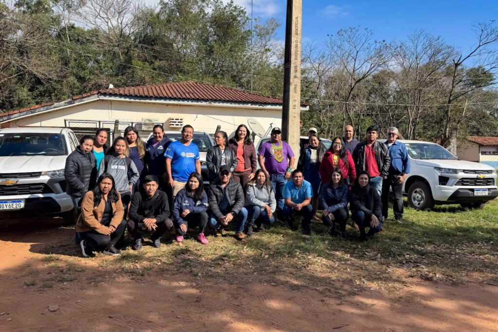 Quatro caminhonetes são entregues para reforçar atendimento às comunidades indígenas de Caarapó Quatro caminhonetes são entregues para reforçar atendimento às comunidades indígenas de Caarapó
