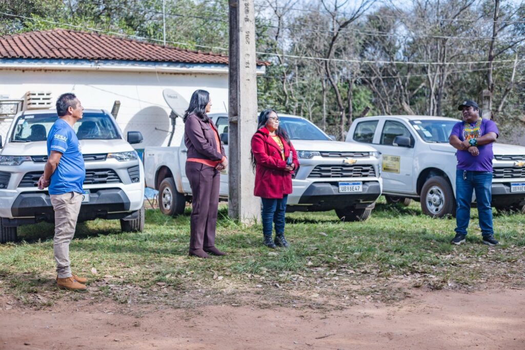 Quatro caminhonetes são entregues para reforçar atendimento às comunidades indígenas de Caarapó Quatro caminhonetes são entregues para reforçar atendimento às comunidades indígenas de Caarapó
