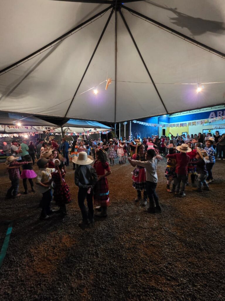 Amambai: Escola Municipal Novo Horizonte realizou tradicional Arraiá Amambai: Escola Municipal Novo Horizonte realizou tradicional Arraiá
