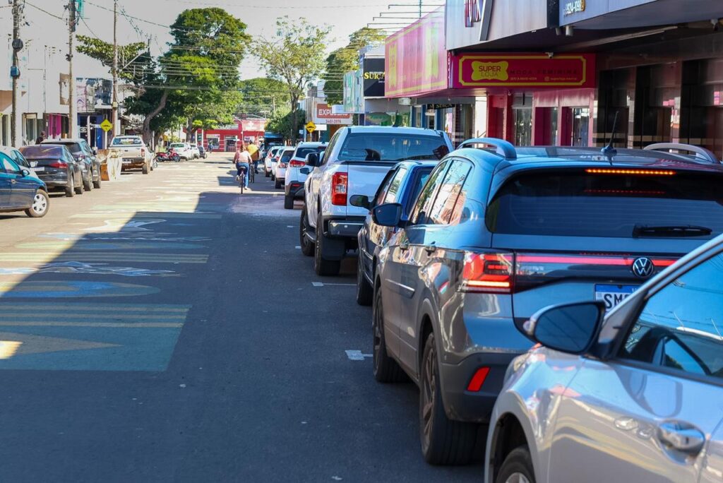 Zona azul gratuita busca criar vagas de estacionamento em Naviraí 