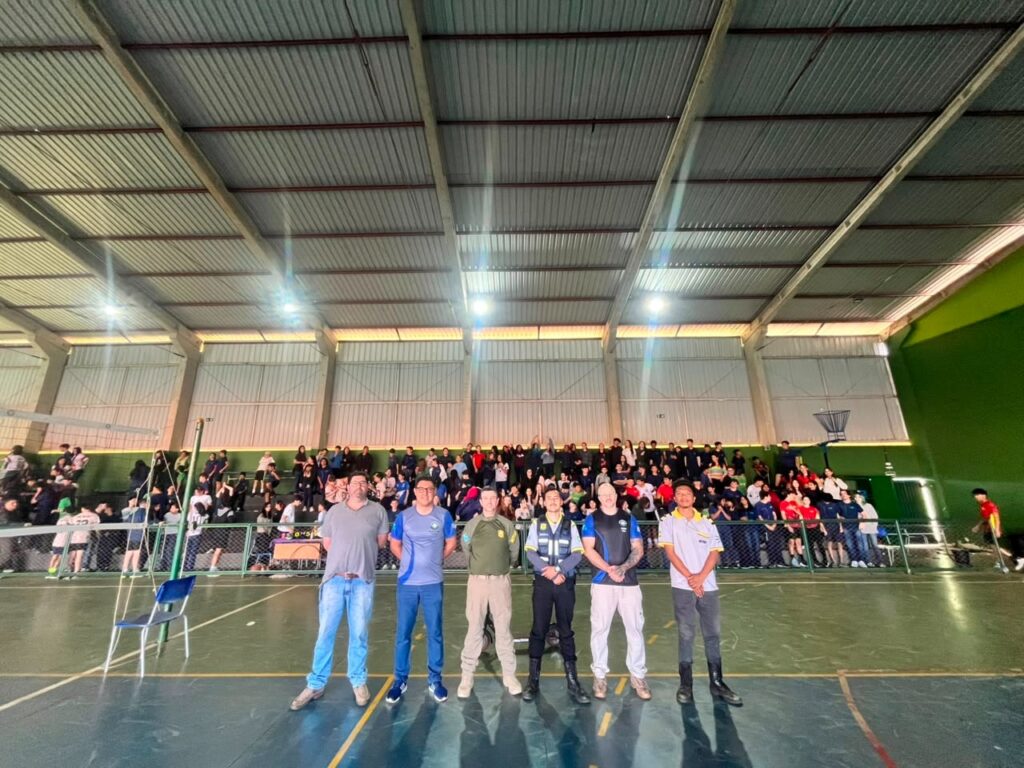 Prefeitura de Amambai, por meio do DETRAT, promove palestra sobre o uso seguro de patinetes na Escola Estadual Dom Aquino Corrêa