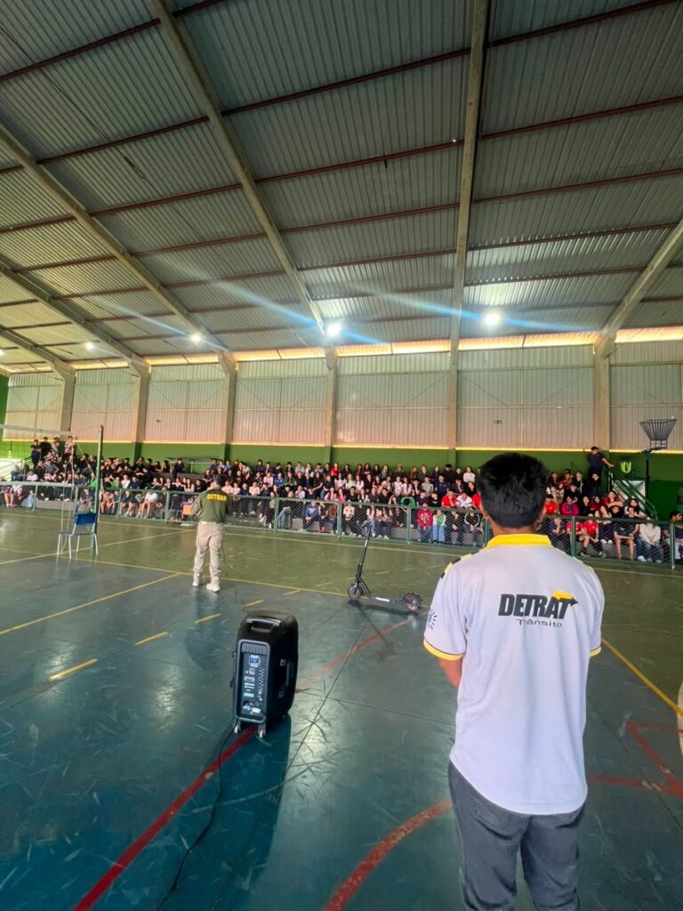 Prefeitura de Amambai, por meio do DETRAT, promove palestra sobre o uso seguro de patinetes na Escola Estadual Dom Aquino Corrêa