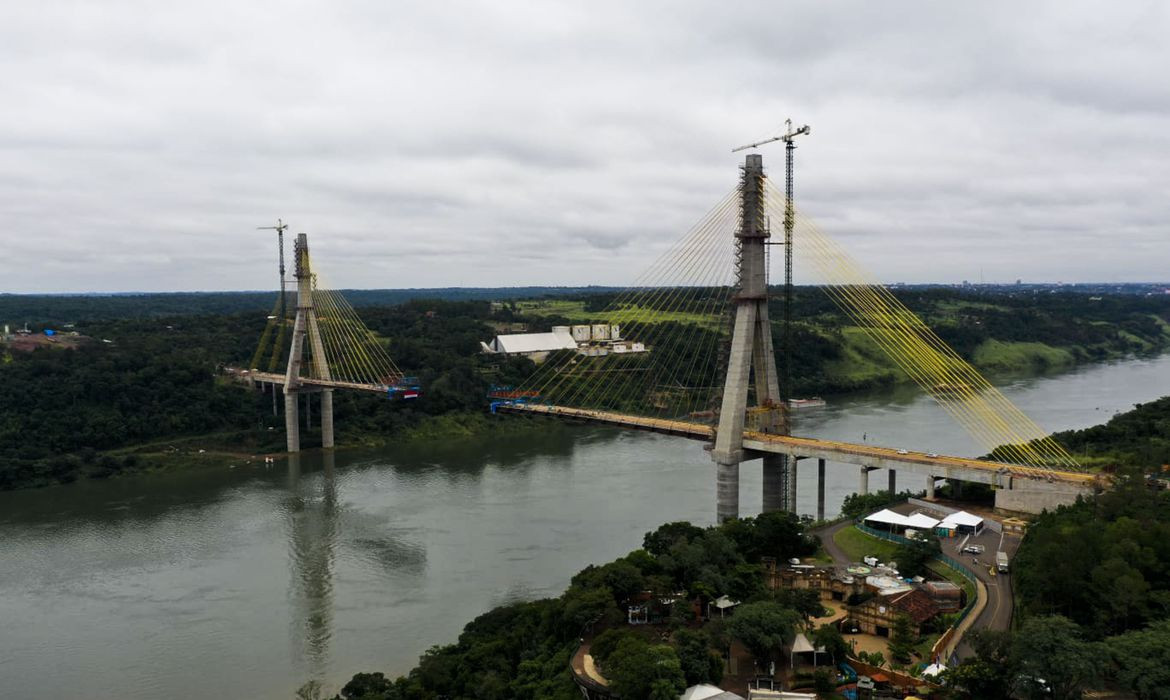 Segunda ponte entre Brasil e Paraguai tem 84% da obra concluída