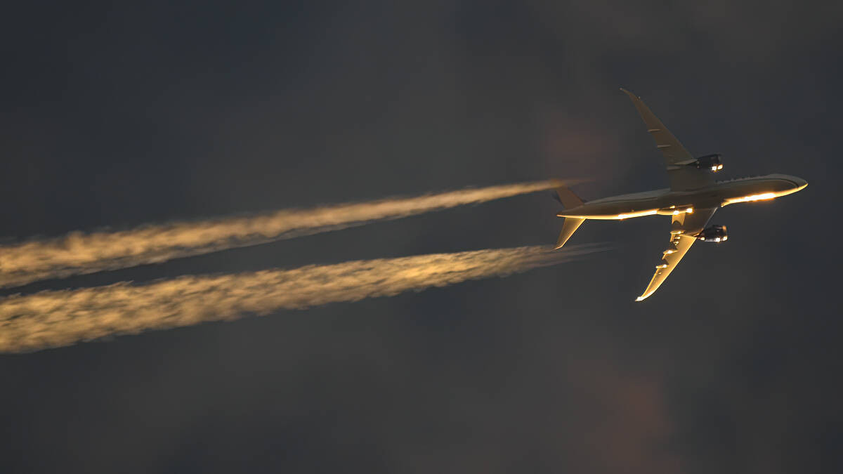 Qual é a altitude máxima que os aviões comerciais podem voar sem colocar os passageiros em risco?